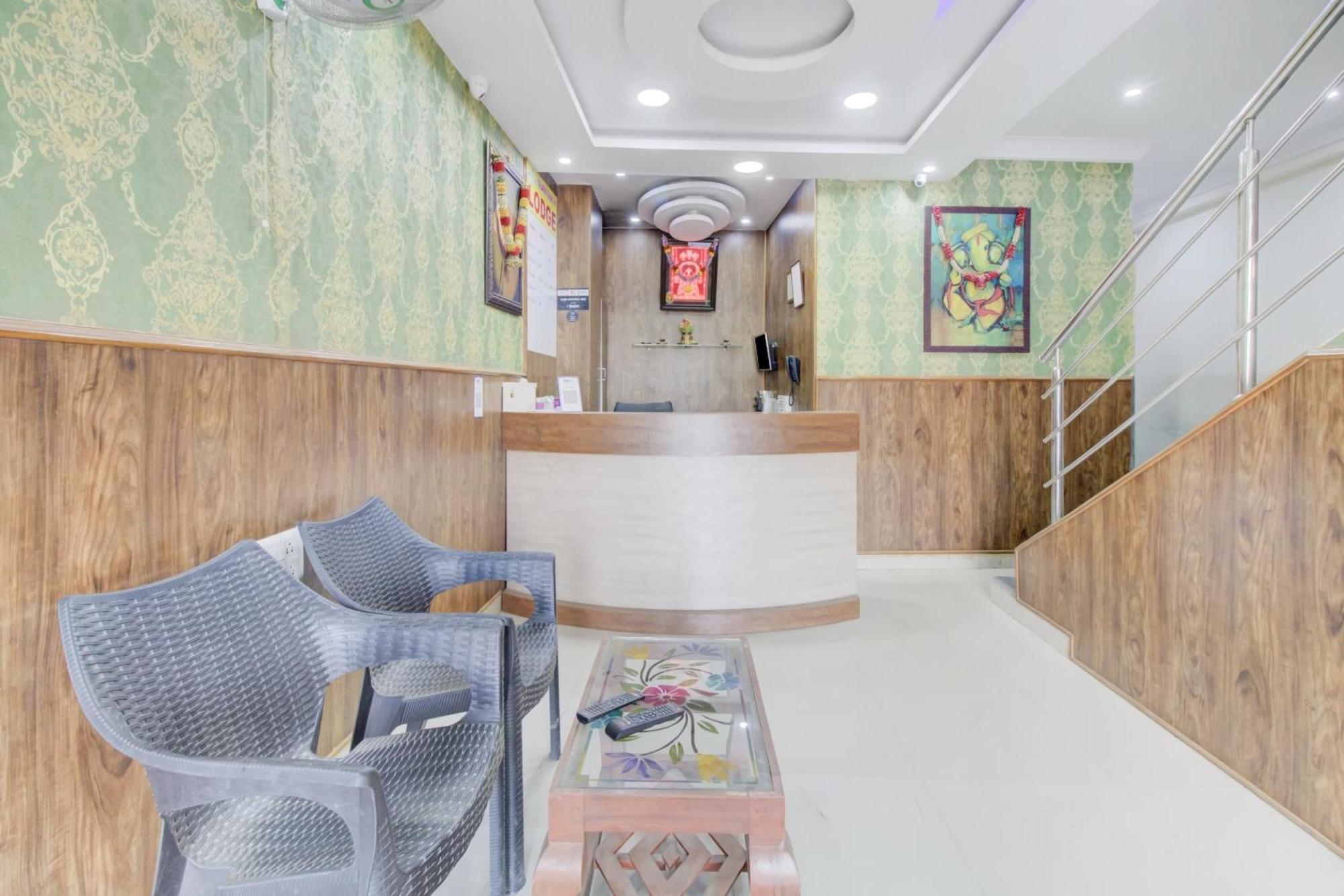 Oyo 76791 马尔纳德大酒店 Kumbalgod 外观 照片